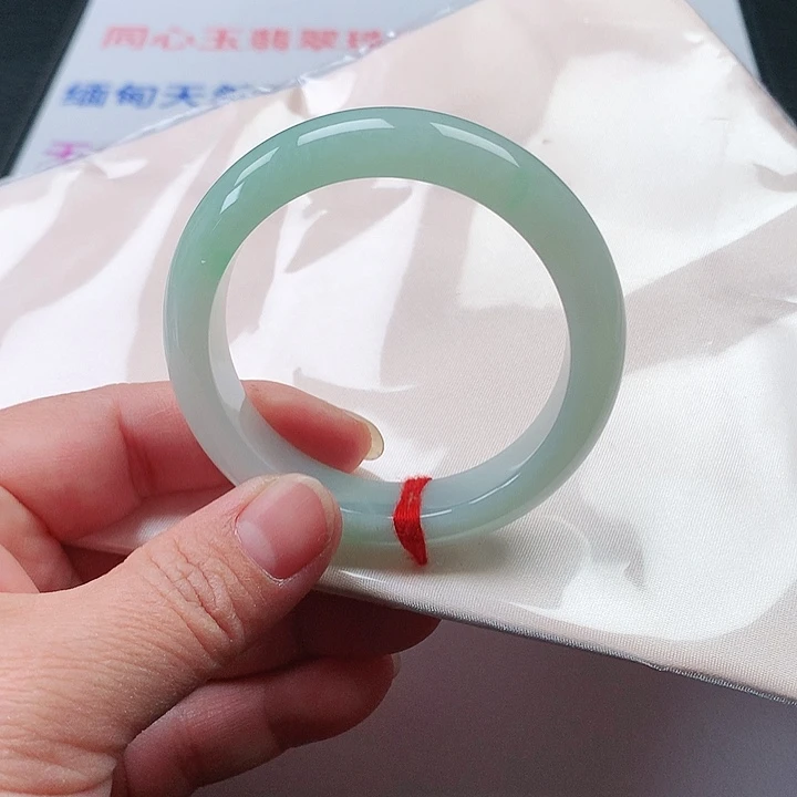 翡翠手镯未镶嵌翡翠127