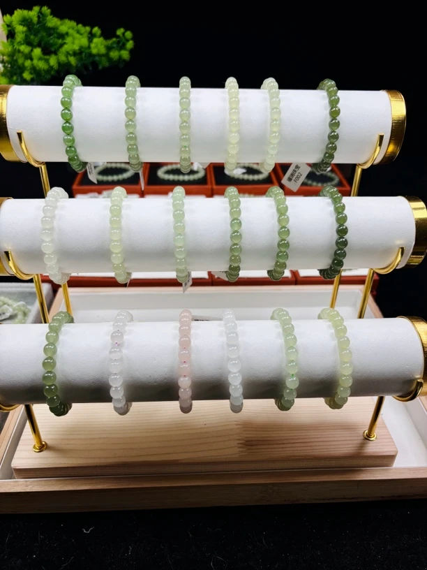 天然和田玉高冰起荧光F8mm手串 多样性拍一发一