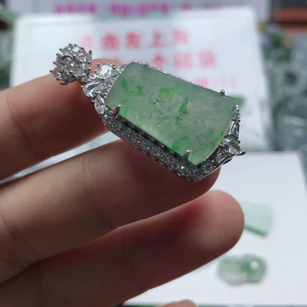 翡翠颈饰未镶嵌翡翠