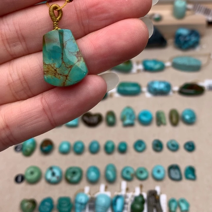 绿松石未镶嵌珠宝奇石