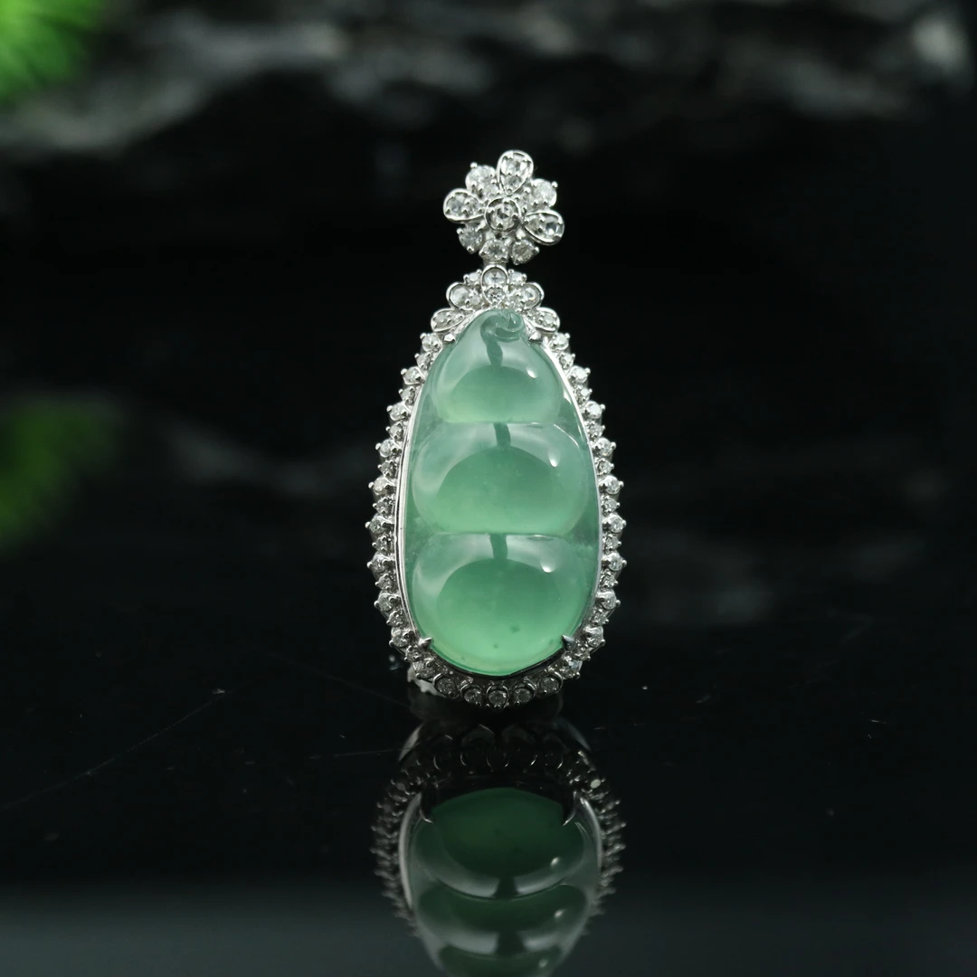 22天然缅甸翡翠A货18k冰绿吊坠/101363/上海嘉禾拍卖