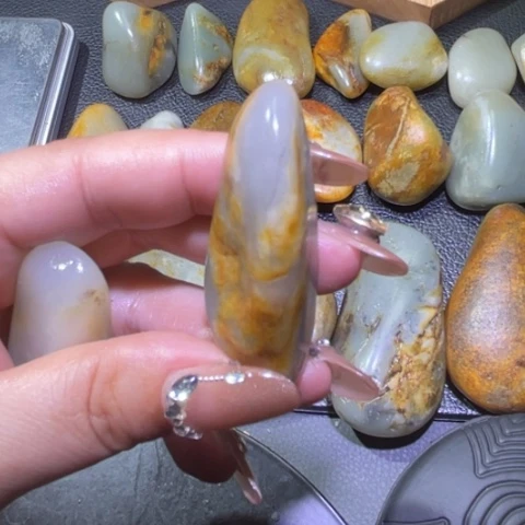 和田玉颈饰未镶嵌