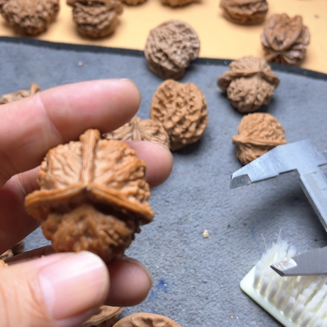 用***4文玩核桃吊坠三棱