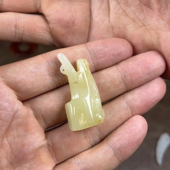 華***王和田玉（糖玉）未镶嵌颈饰