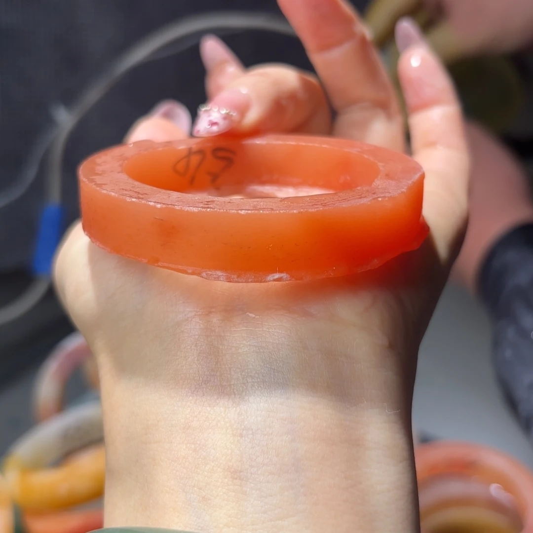 石英质玉未镶嵌手镯