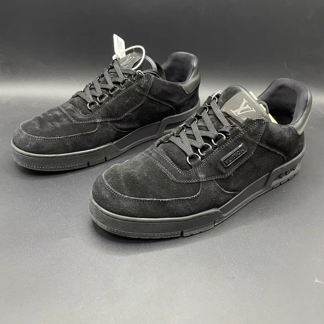 【聚星优选】LouisVuitton 男士 黑色吹呢休闲绒毛板鞋42欧码lo239s