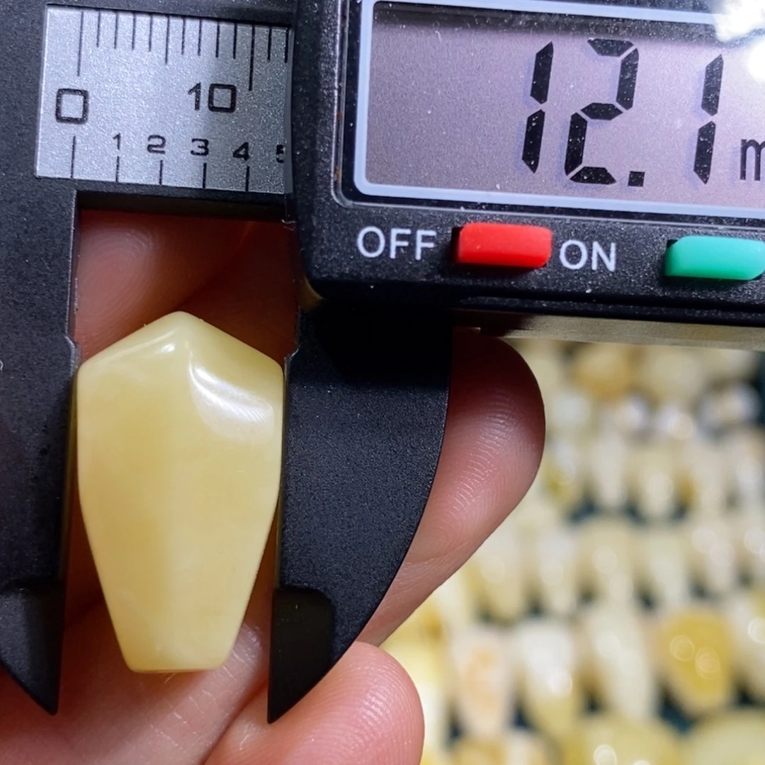 未镶嵌蜜蜡裸石配饰