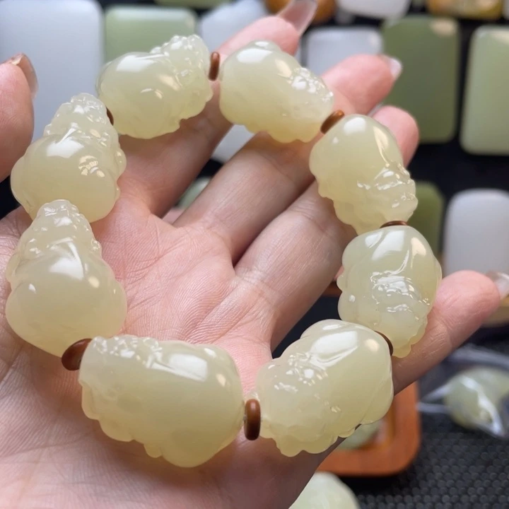 虎***爷新疆昆仑山料貔貅手串
