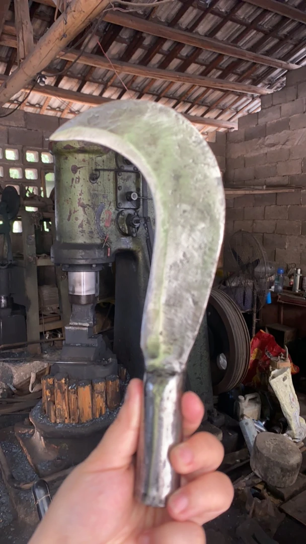 纯手工锻打镰刀农用砍树枝割玉米户外开路专用割草刀