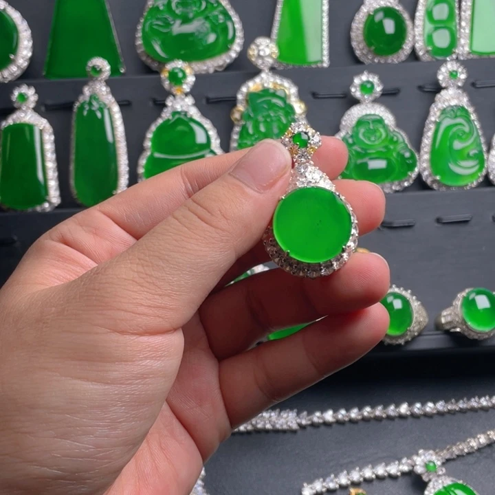 翡翠颈饰未镶嵌翡翠吊坠