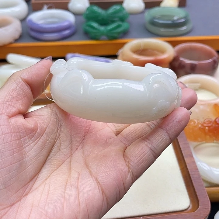 未镶嵌手镯石英质玉.***