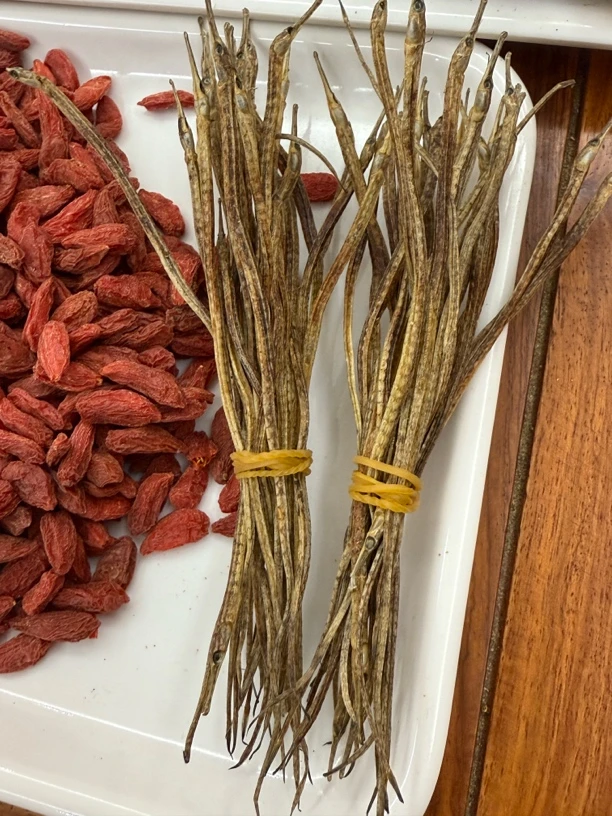 汕头本港渔民自晒小海龙