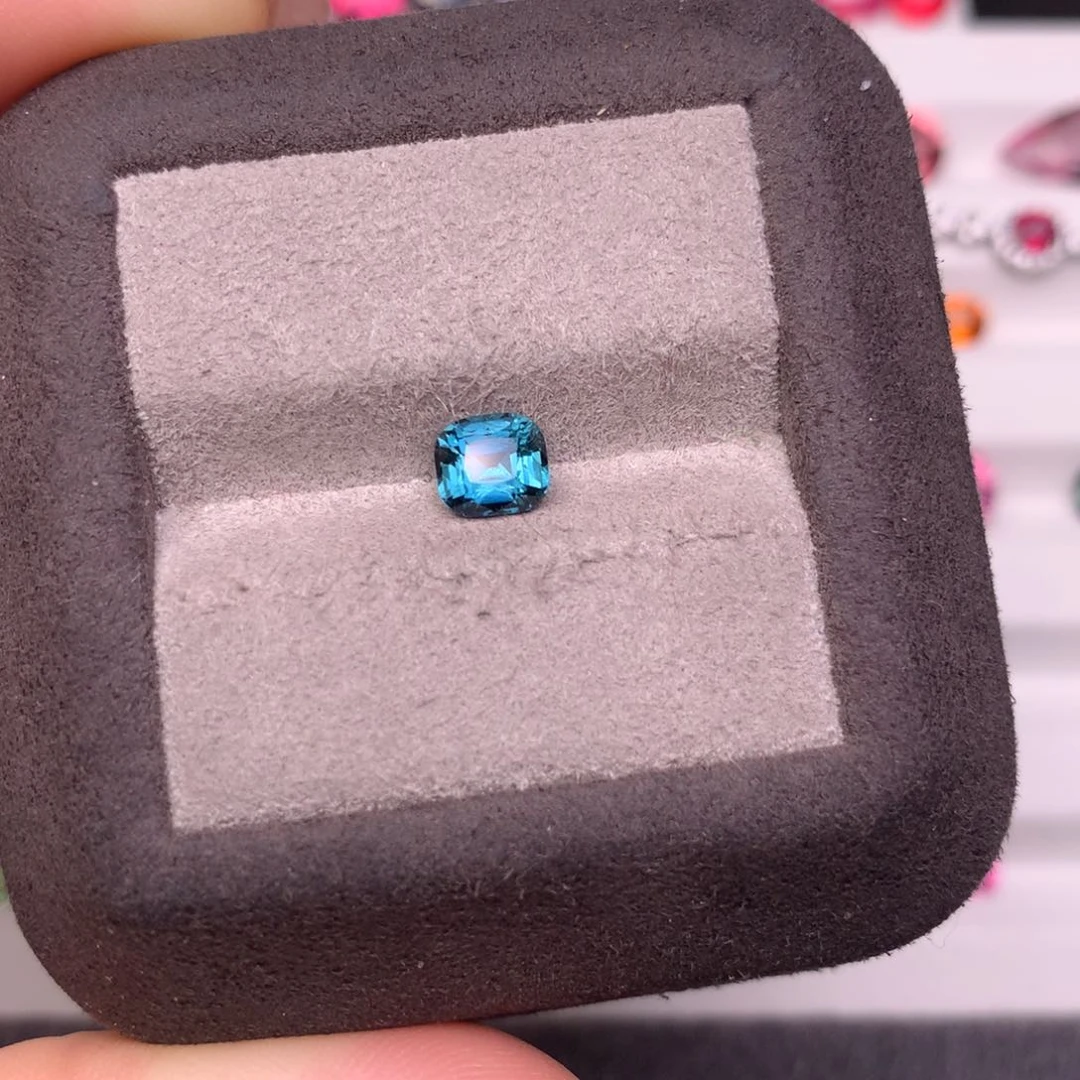 碧玺裸石未镶嵌0.79克拉