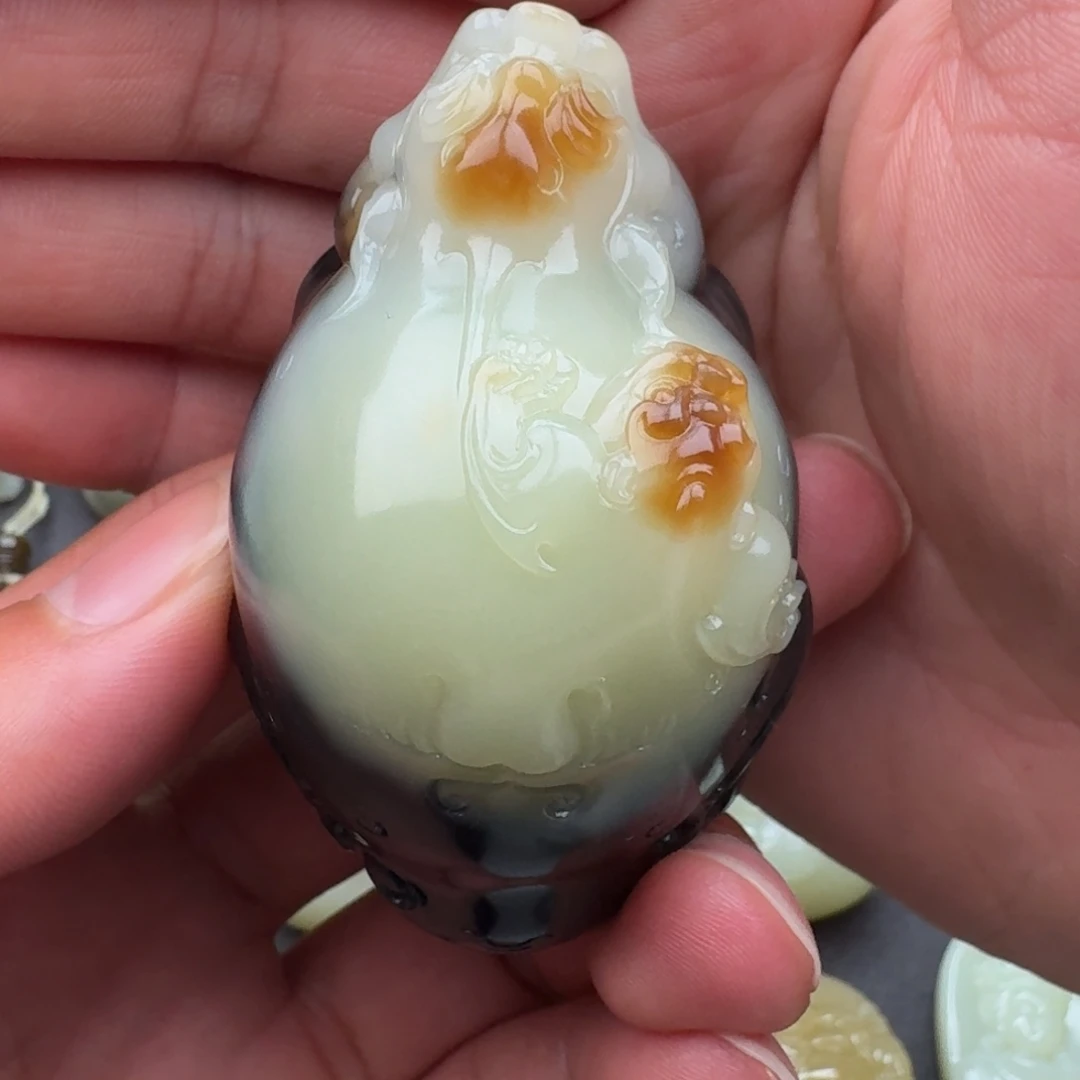 颈饰未镶嵌和田玉（糖玉）