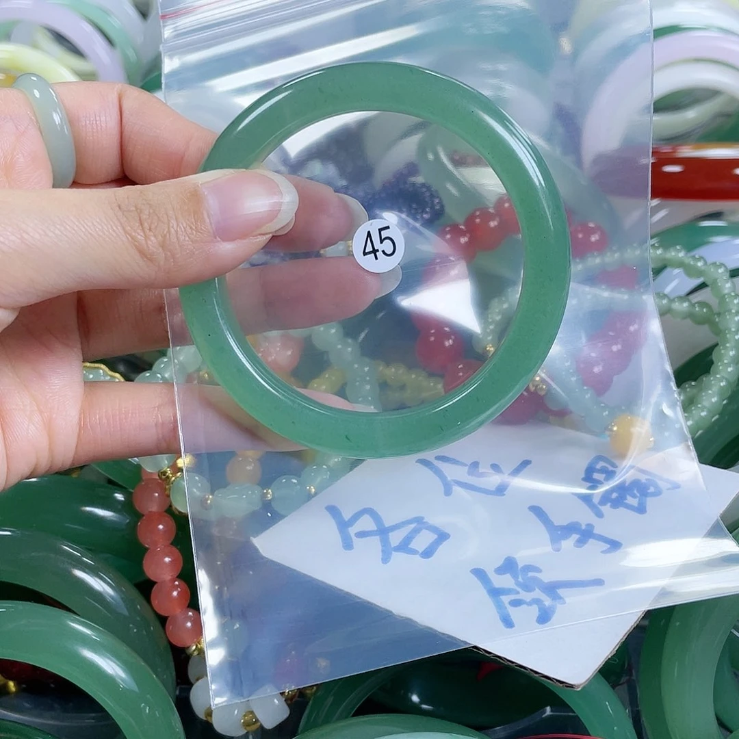 石英质玉手镯未镶嵌57