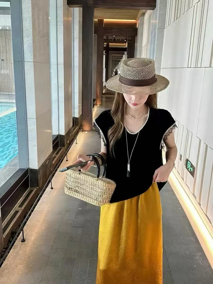 541夏季重工钉珠时尚V领丝绒上衣