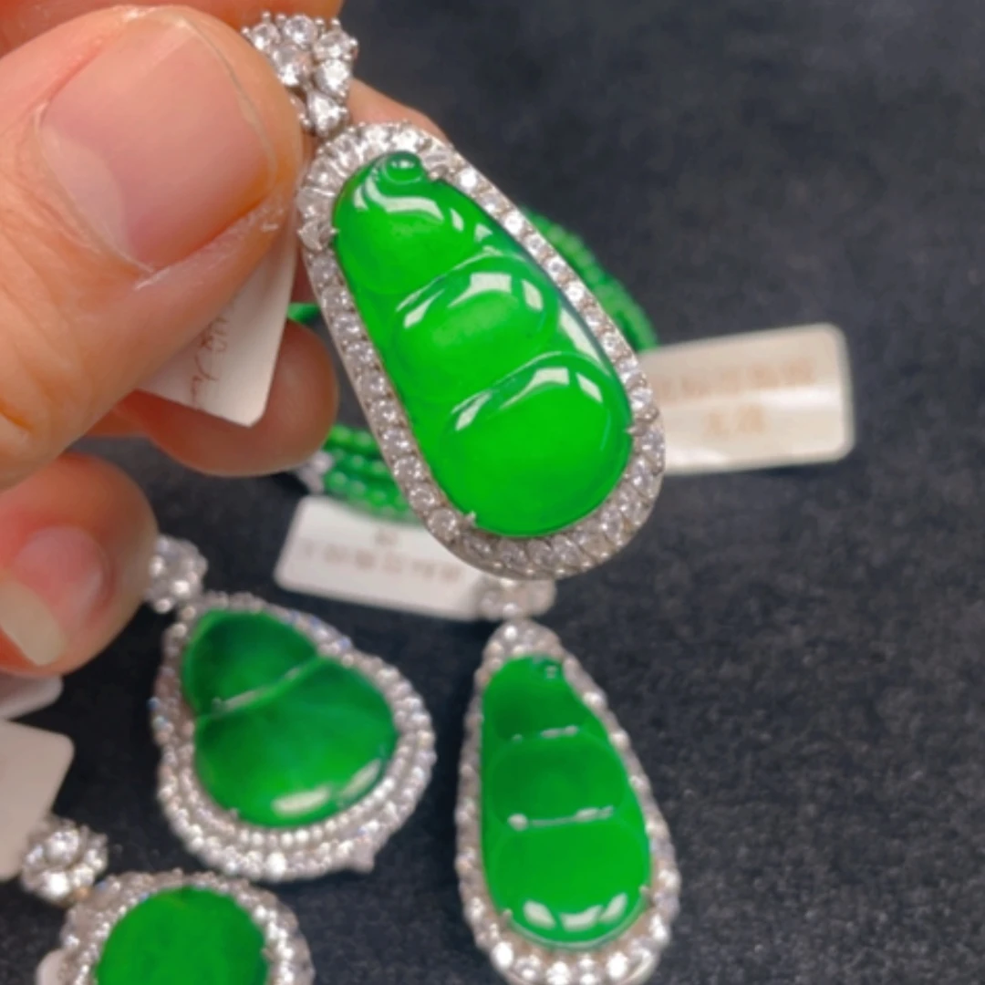 【闪购商品】颈饰银S925镶嵌翡翠吊坠