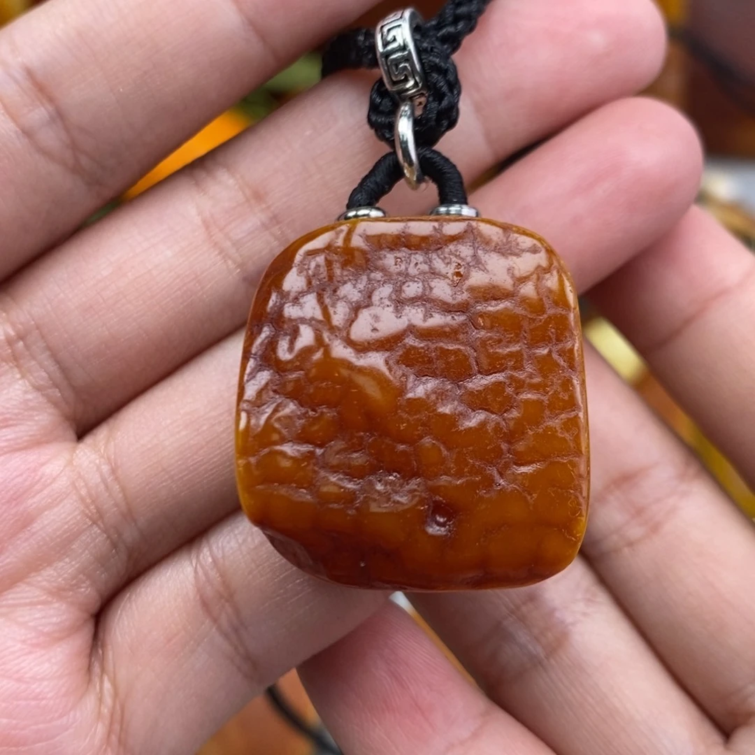 琥珀吊坠(赠链)未镶嵌