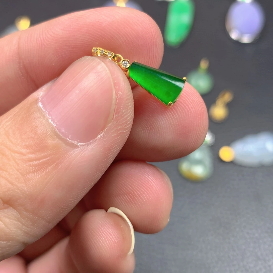 【闪购商品】翡翠18K金镶嵌颈饰