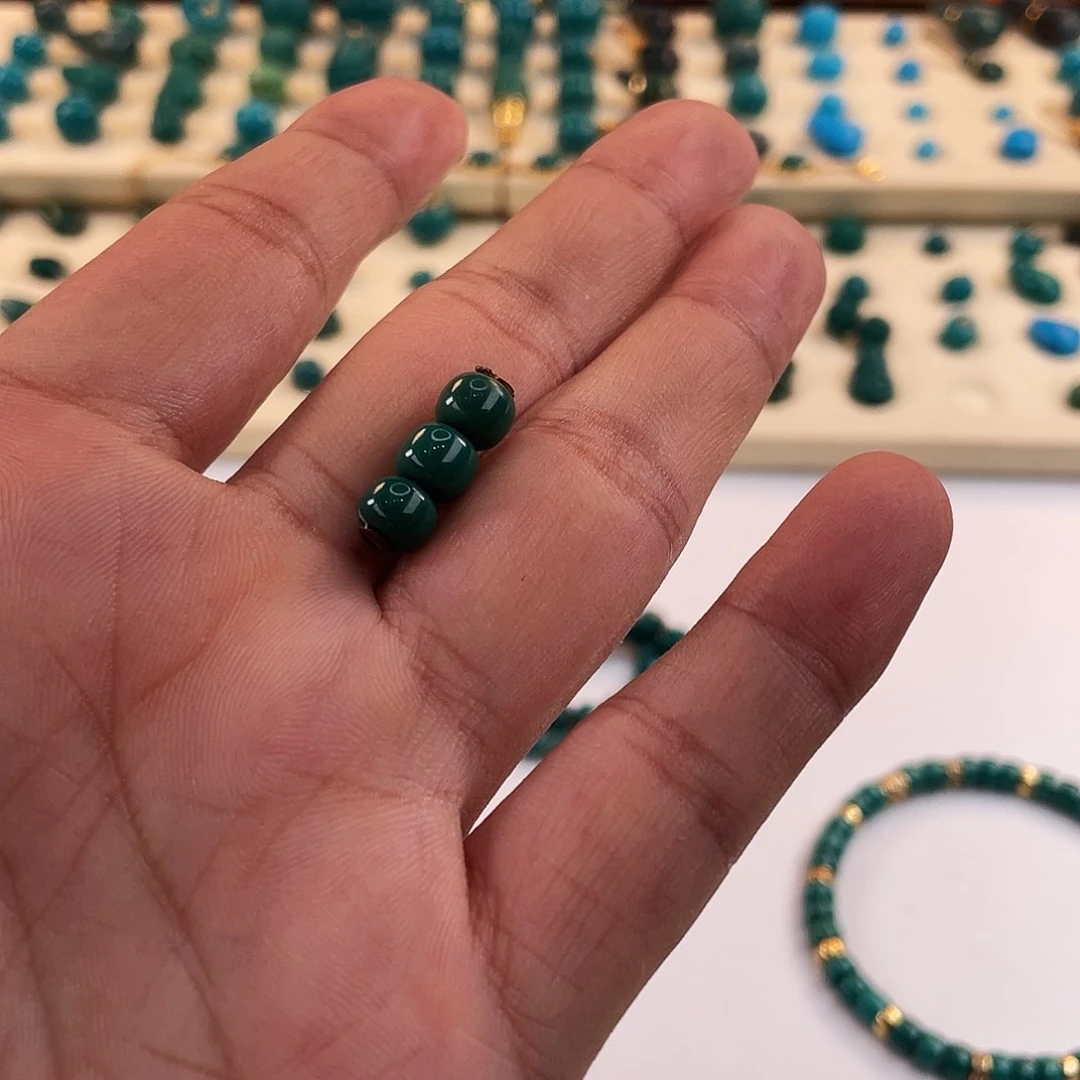 阿***症绿松石未镶嵌颈饰