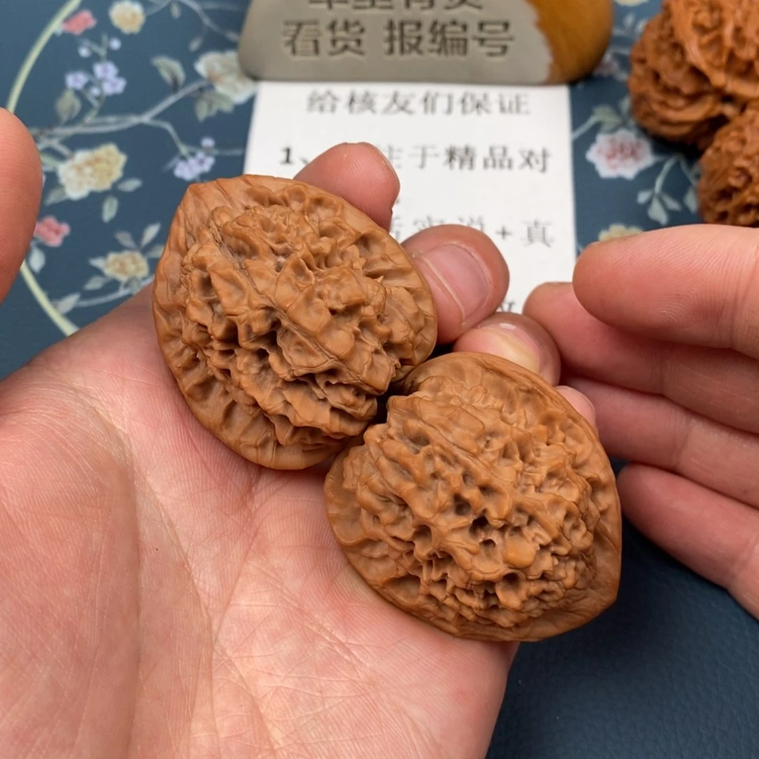 文玩核桃吊坠40原桩，红皮精配官帽，45克，a8a8