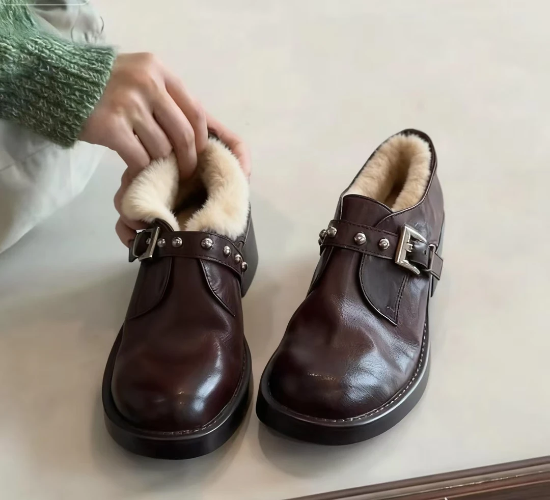 兔毛款铆钉乐福鞋软底软面棕色2025秋冬新款百搭单鞋复古鞋子女款