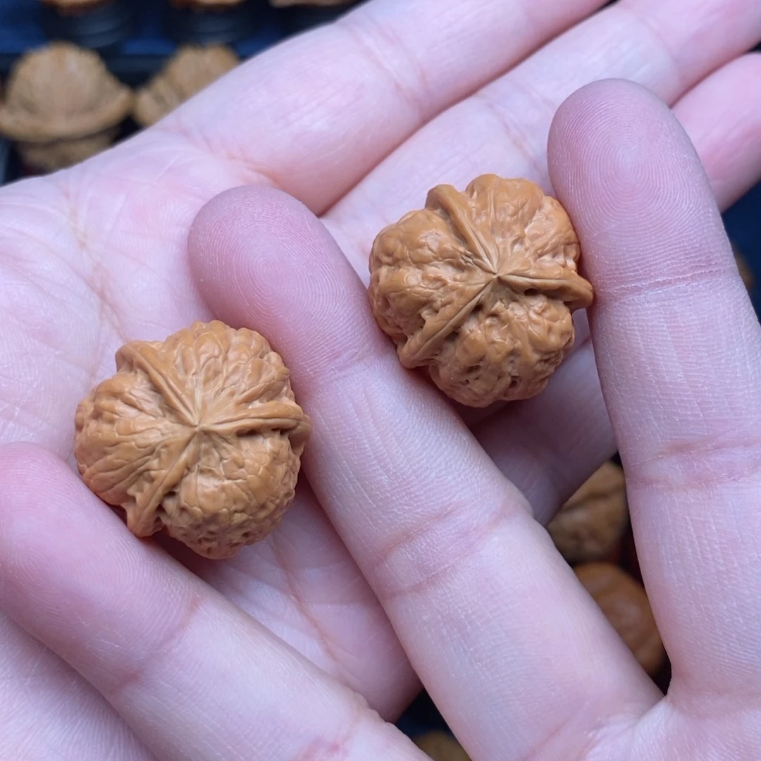 文玩核桃把件手捻三棱