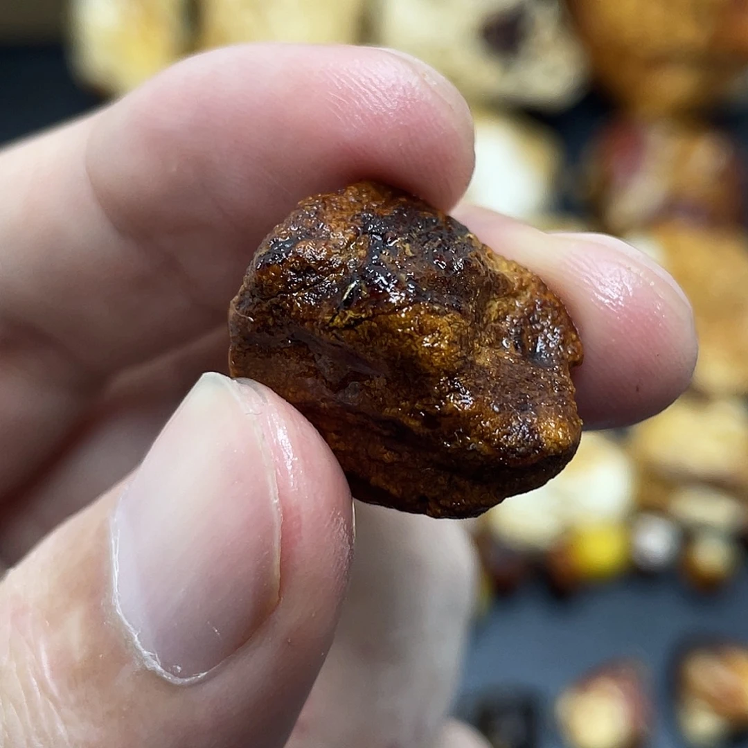 定制琥珀未镶嵌岩*?定制