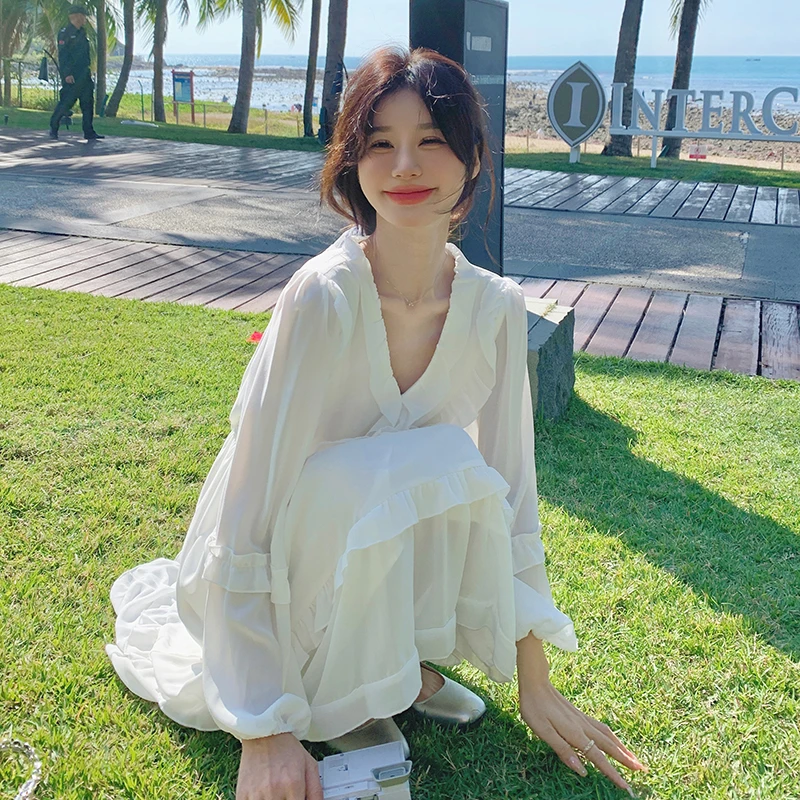 法式甜美气质V领白色连衣裙女春夏2025新款超仙减龄中长款仙女裙
