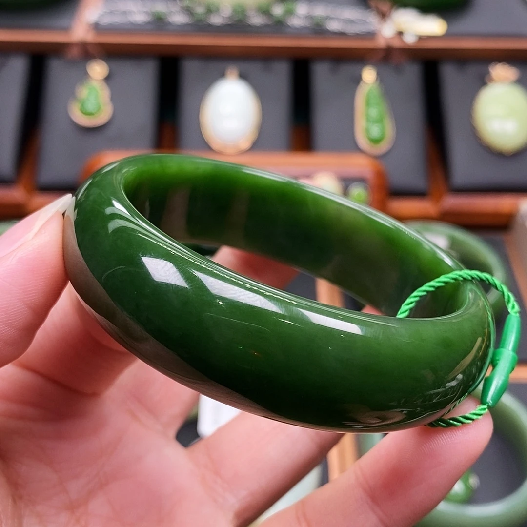 和田玉（碧玉）未镶嵌手镯