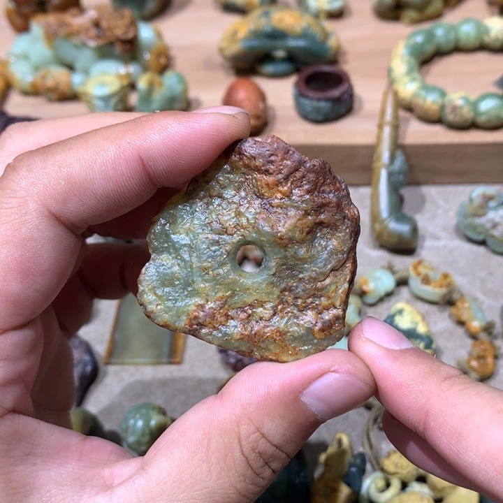 未镶嵌岫岩河磨玉（透闪石质玉）挂件