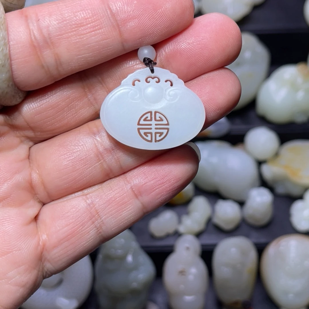 和田玉颈饰未镶嵌鬼**子