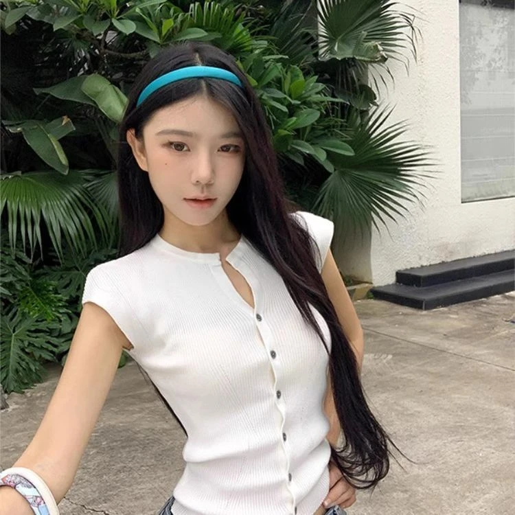 夏季多巴胺单排扣设计无袖针织衫今年流行爆款弹力紧身显瘦上衣女