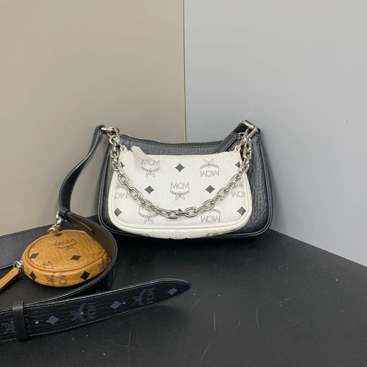 95新/MCM/C18373241735/[251218CZ02]