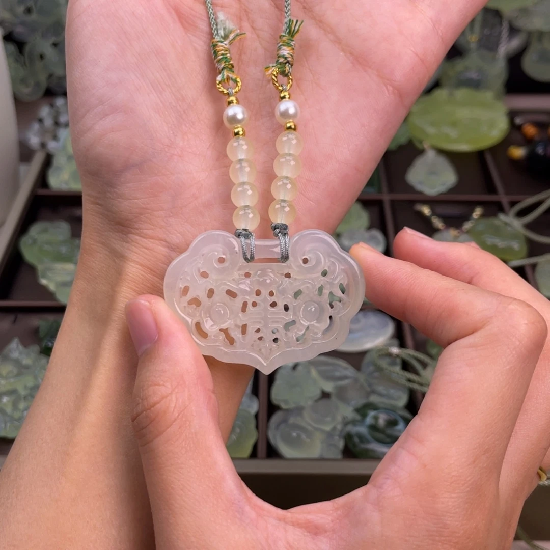 未镶嵌蛇纹石玉颈饰