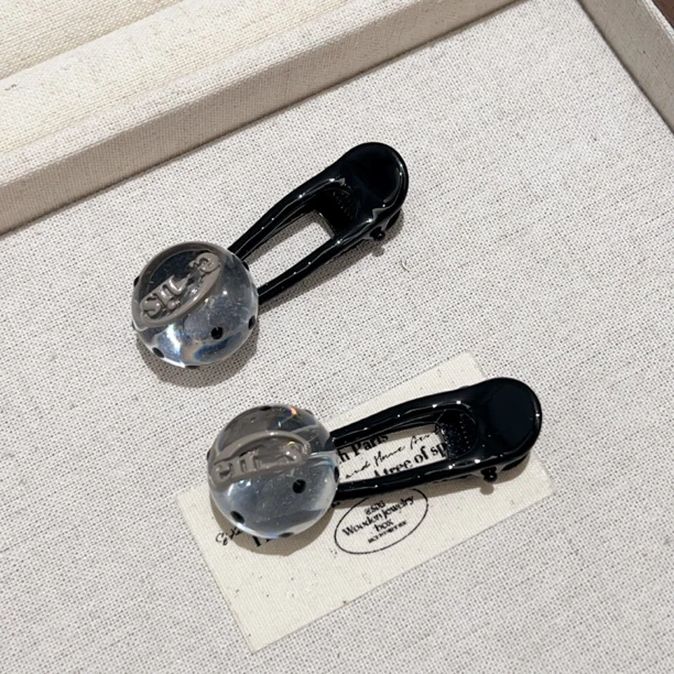 球球波点字母侧边夹J916