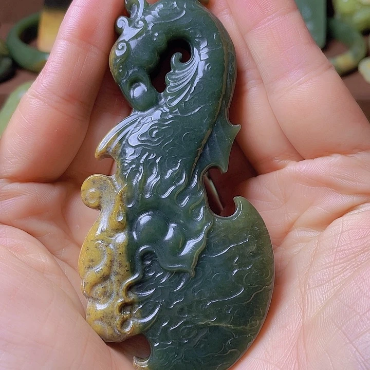 未镶嵌岫岩河磨玉（透闪石质玉）把件