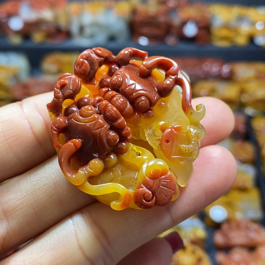 石英质玉（黄龙玉）未镶嵌颈饰