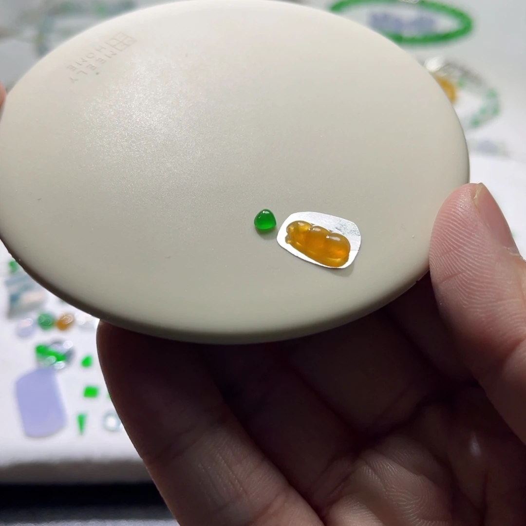散珠翡翠裸石2颗