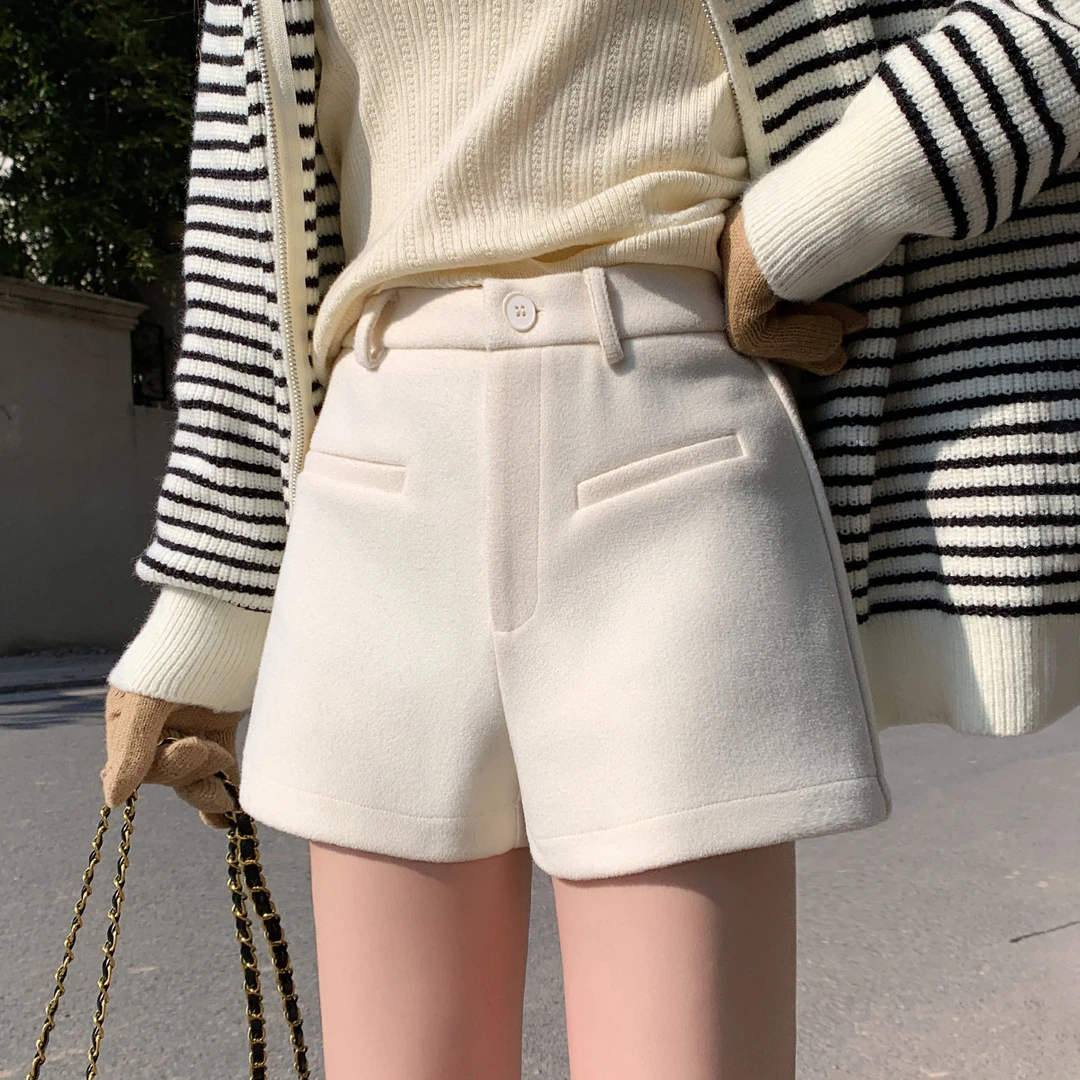 杏色加厚毛呢短裤女秋冬季辣妹外穿显瘦包臀热裤休闲百搭打底靴裤