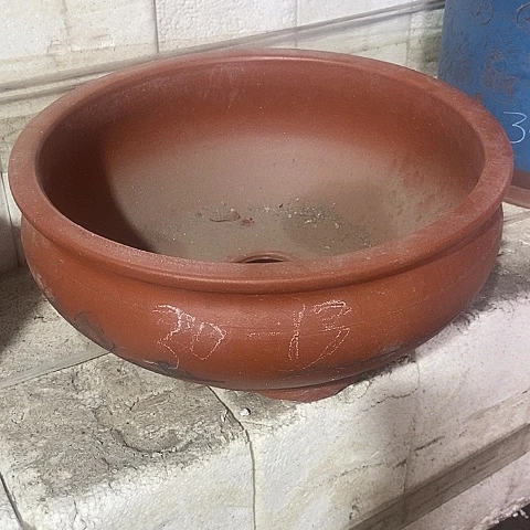 中国宜兴紫砂花盆，