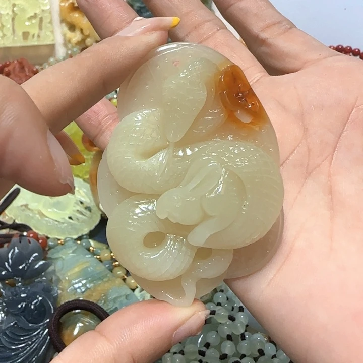 未镶嵌蛇纹石玉吊坠