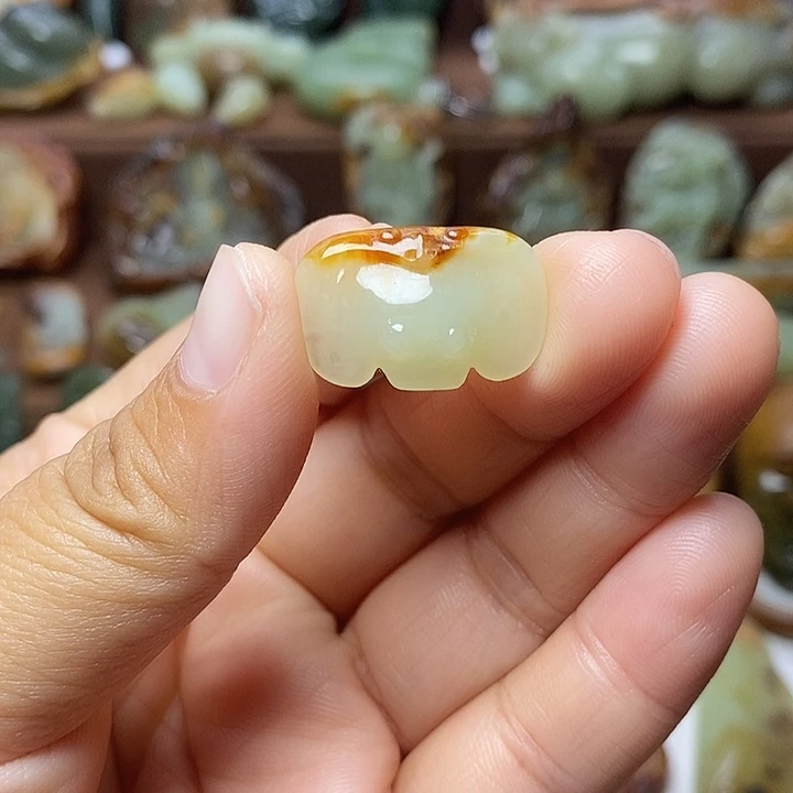 岫岩河磨玉（透闪石质玉）未镶嵌颈饰