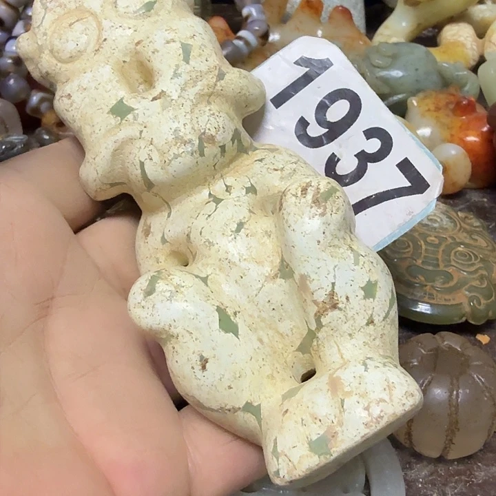 透闪石-蛇纹石玉未镶嵌颈饰
