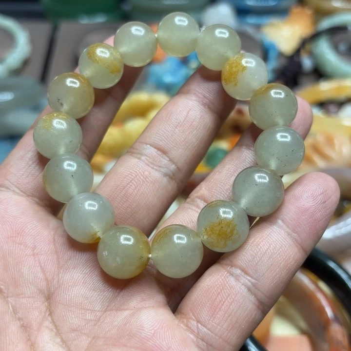 用***8石英质玉未镶嵌手镯