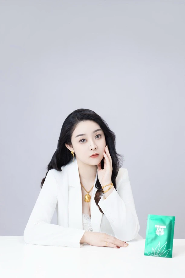 《婷婷》Yavanna胶原蛋白激素脸别用！女装