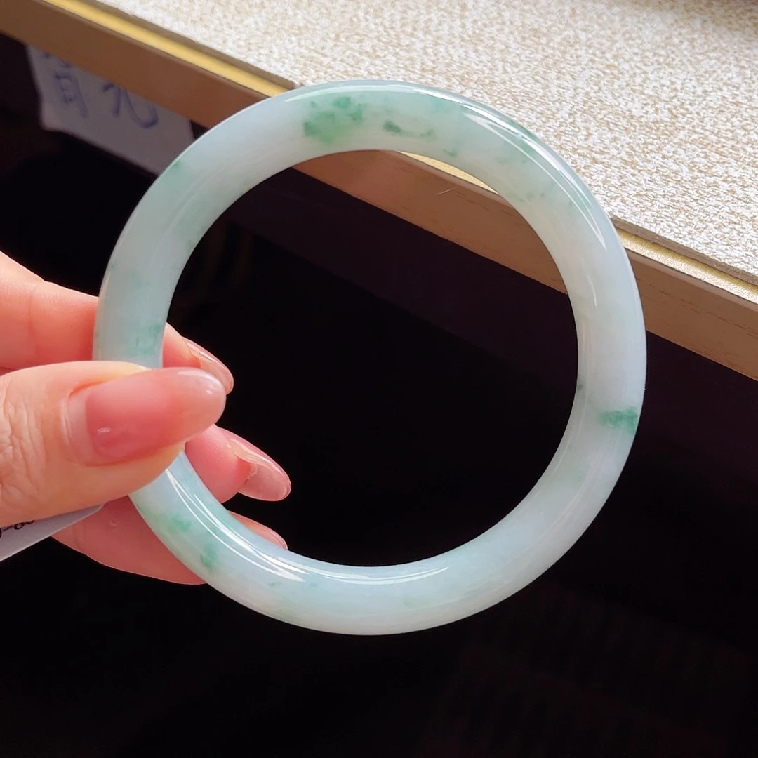 翡翠手镯未镶嵌手镯