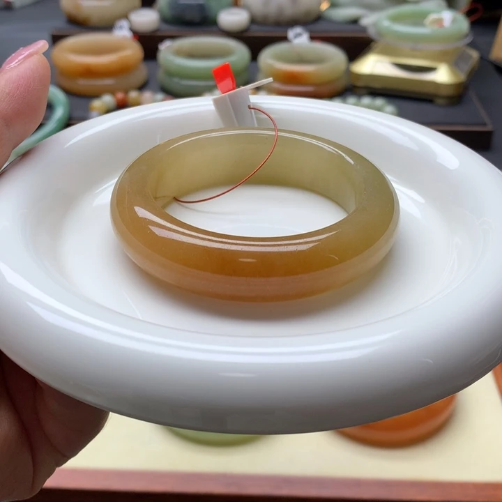 未镶嵌手镯石英岩玉