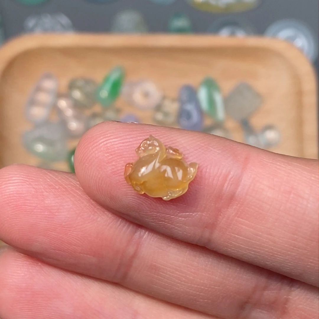 翡翠颈饰未镶嵌马上有钱