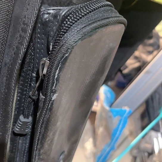 带支架瑕疵杆包一个。